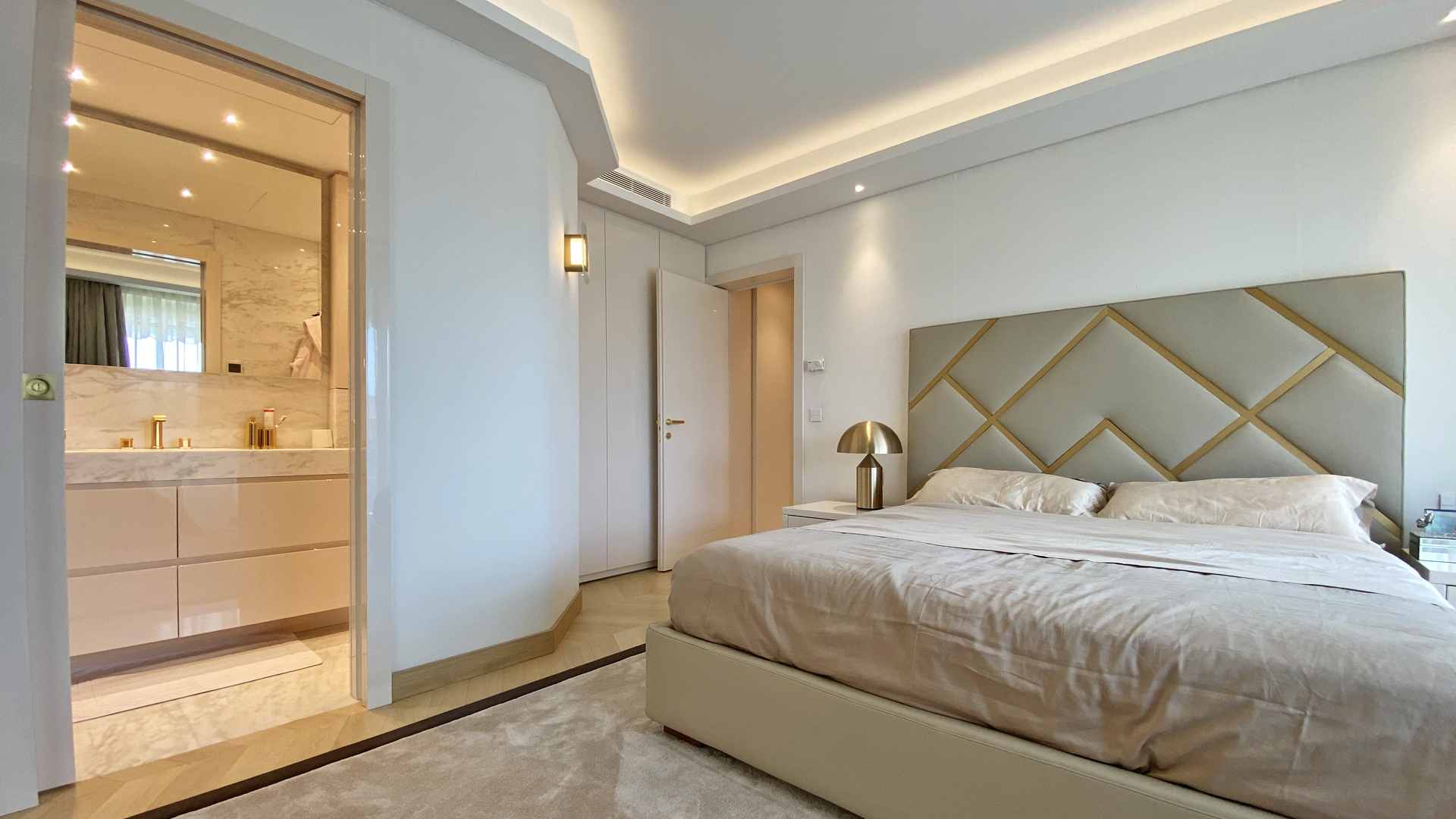 regina monaco 10 b