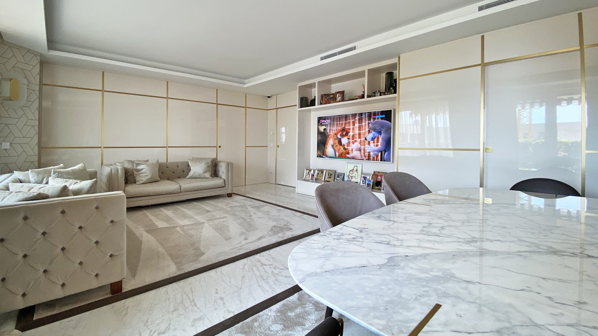 regina monaco 22 b